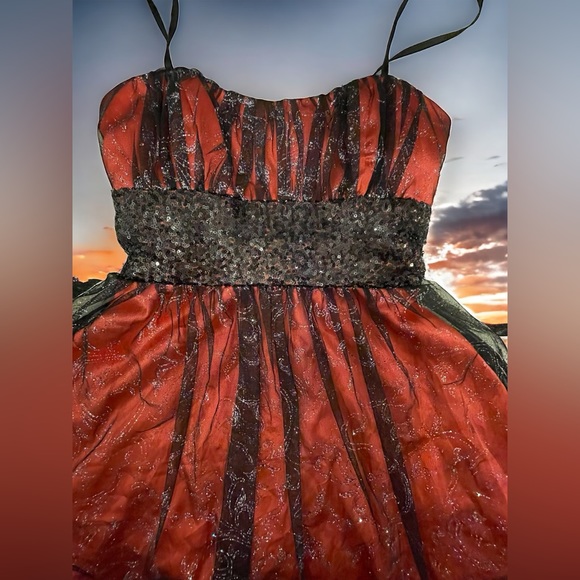 Steppin Out Dress - Picture 3 of 7